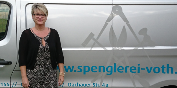 Mitglied Bianca Voth des Teams der Spenglerei Voth